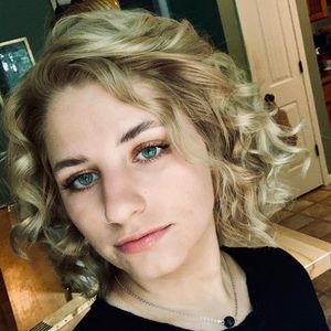 Meet your Posher, Leigh